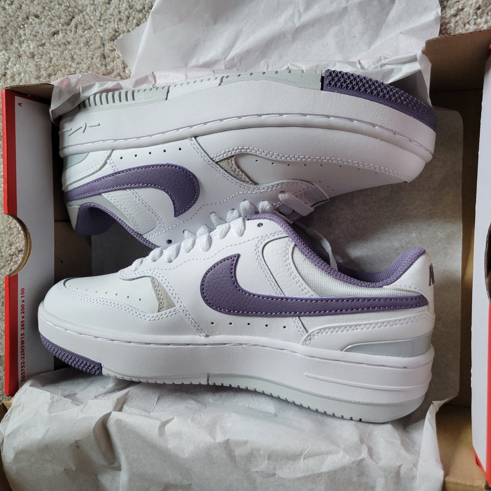 NWT Size 7 Nike Gamma Force Womens Sneakers Purple/White